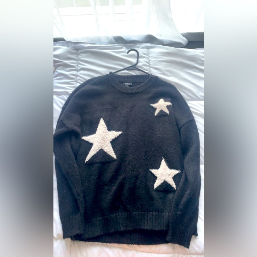 ⭐️🤍Cute black and white star sweatshirt 🤍⭐️